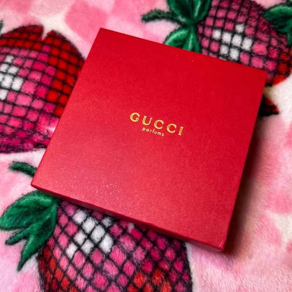 Gucci Compact Mirror W/ Pouch & Box | Gift, Beauty, & Travel - Picture 4 of 5